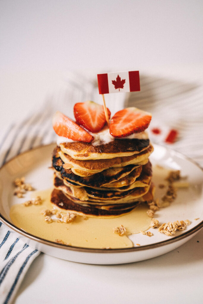 Patriotic Pancake Wallpaper: Fresh Strawberries & Maple Syrup Delight