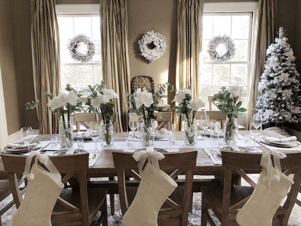 Cozy Rustic Dining Room for a Festive Christmas Celebration Wallpaper