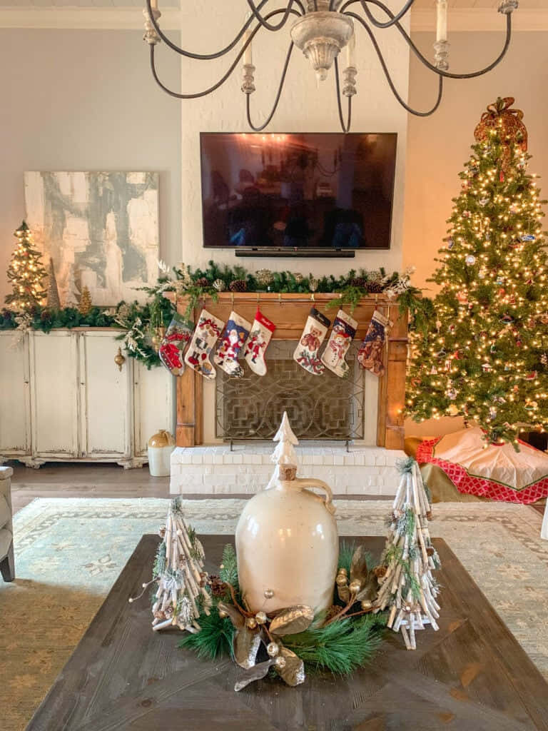 Cozy Rustic Farmhouse Christmas Living Room with Festive Decor Wallpaper