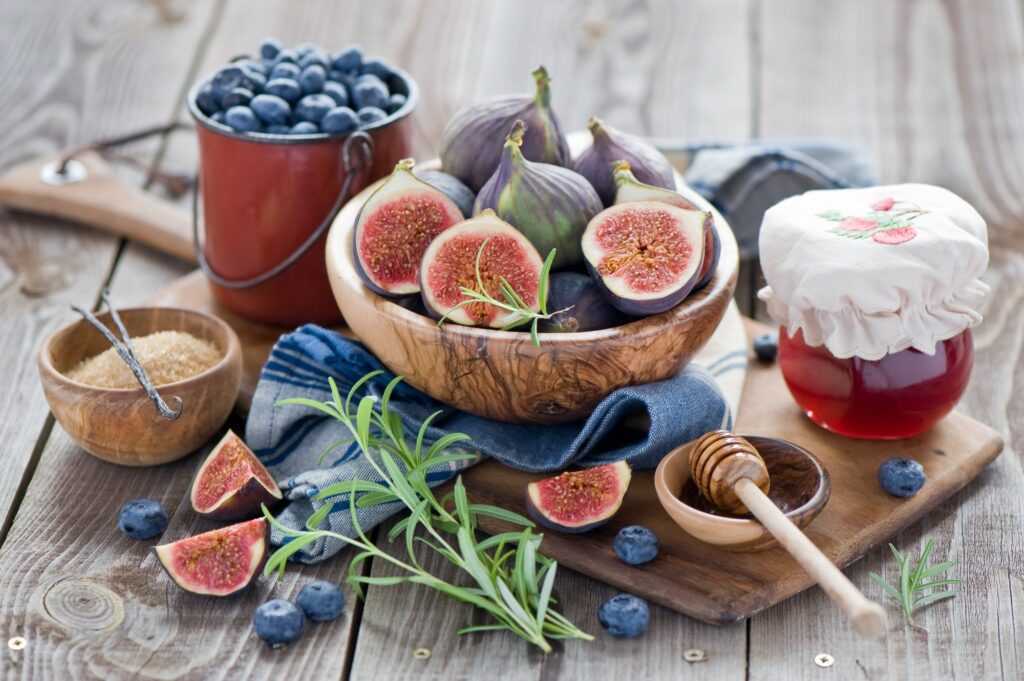 Rustic Fruit & Jam Wallpaper: Cozy Figs, Cranberries & Blueberries