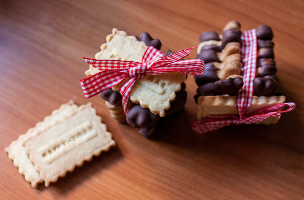 Cozy Wallpaper: Chocolate-Dipped Cookies with Ribbons on Wood