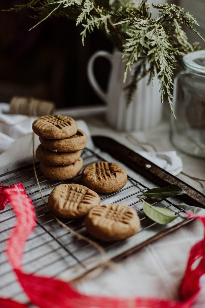 Cozy Wallpaper: Freshly Baked Cookies & Rustic Kitchen Decor