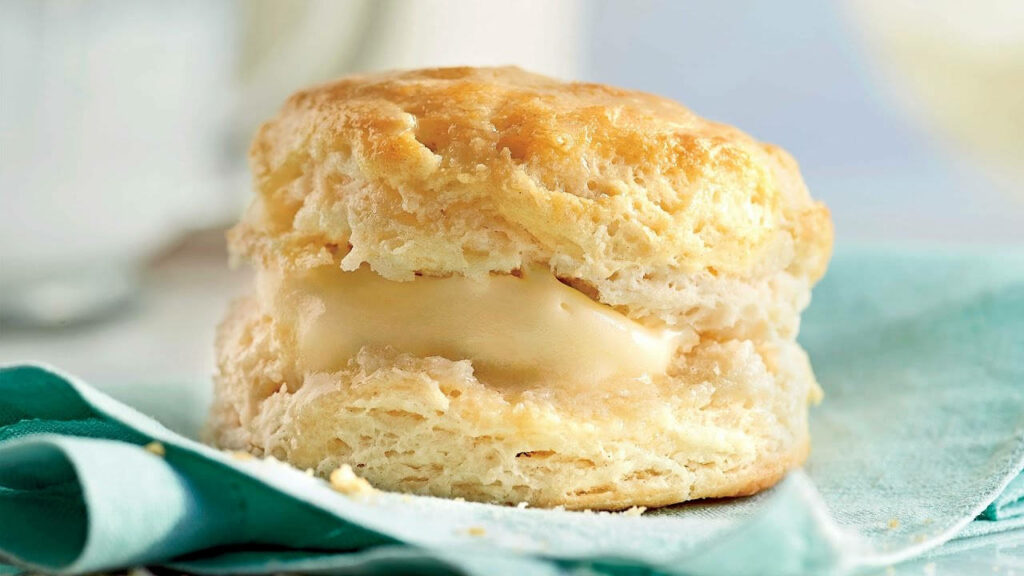 Golden Buttermilk Biscuit Close-Up: Cozy Wallpaper Background