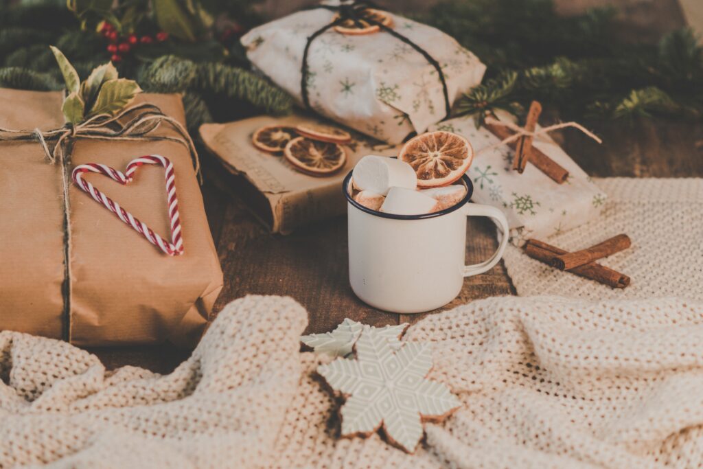 Cozy Winter Wallpaper: Cocoa, Marshmallows & Festive Decorations