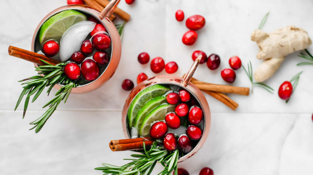 Festive Cranberry Drink Wallpaper: Vibrant & Refreshing Background