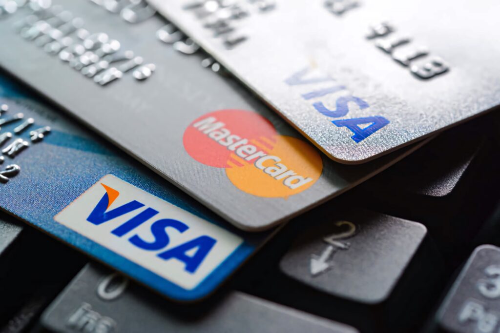 Close-up of Mastercard and Visa credit cards on keyboard representing online payments and fintech Wallpaper
