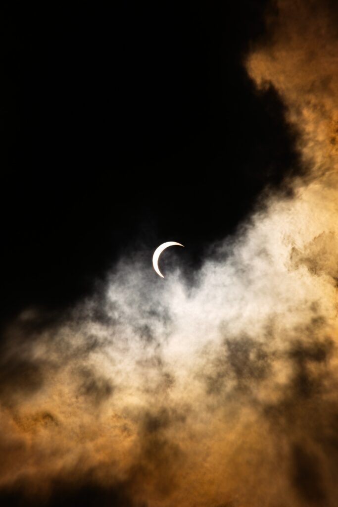 Crescent Moon Wallpaper: An Enchanting Night Sky with Dramatic Clouds