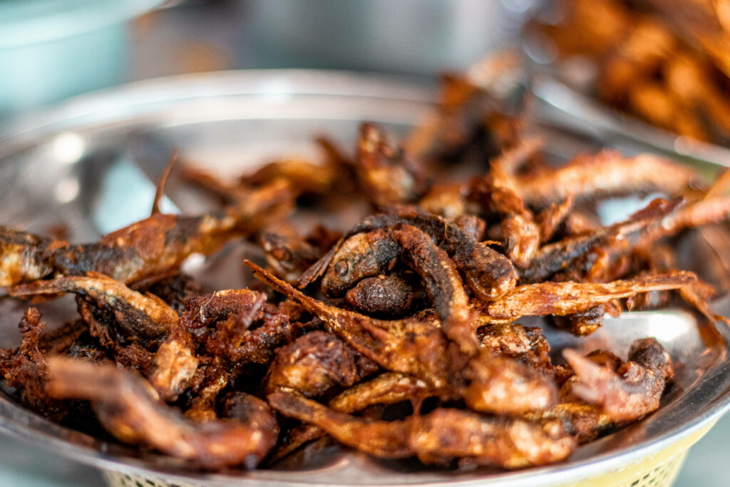 Crispy Fried Small Fish Close-Up: Appetizing Desktop Wallpaper