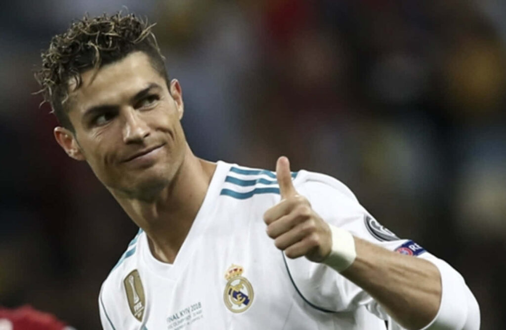 Cristiano Ronaldo Dynamic Wallpaper: Iconic Football Charisma Background