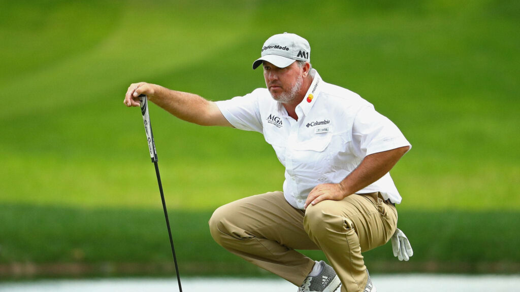 Crouching Boo Weekley golf wallpaper green course white shirt khaki pants focused pose