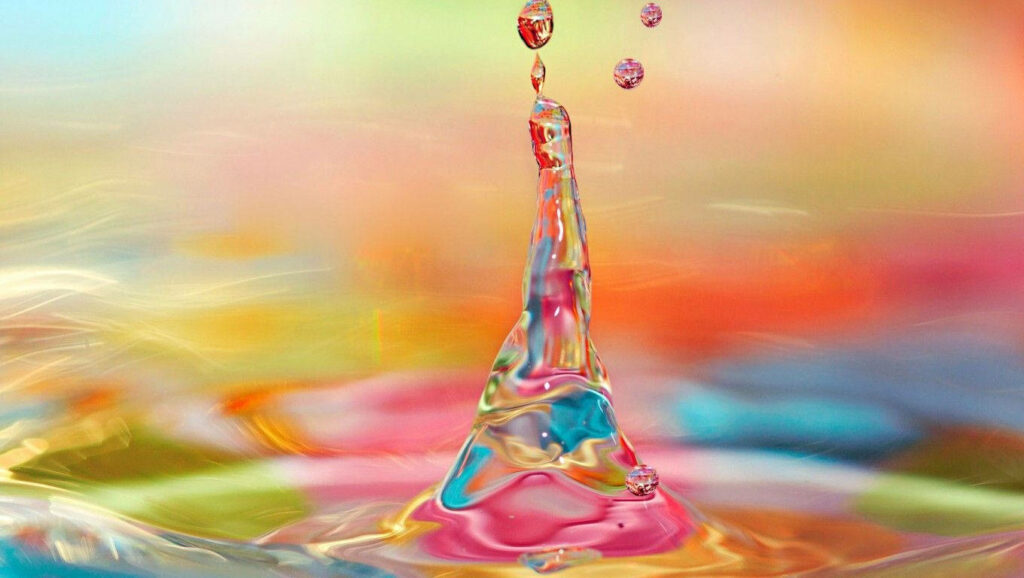 The Majestic Elegance of a Crystal-Clear Water Droplet: Stunning HD Background Photograph Wallpaper