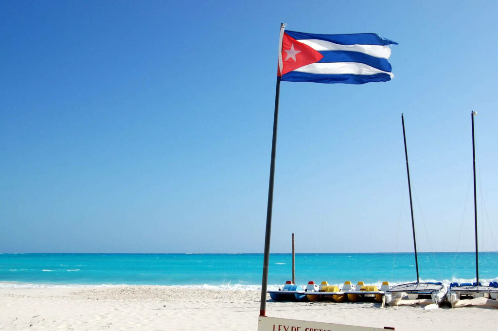 Cuban Flag Beach Wallpaper: Turquoise Waters & Clear Sky Scene