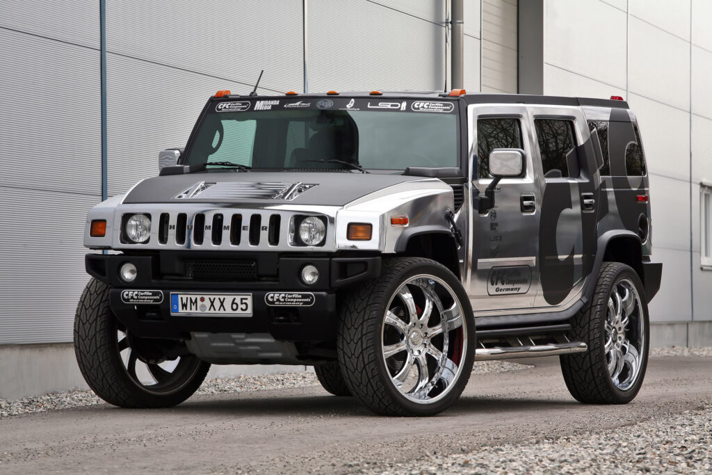 Customized Hummer H2 Wallpaper: Bold Design & Chrome Wheels
