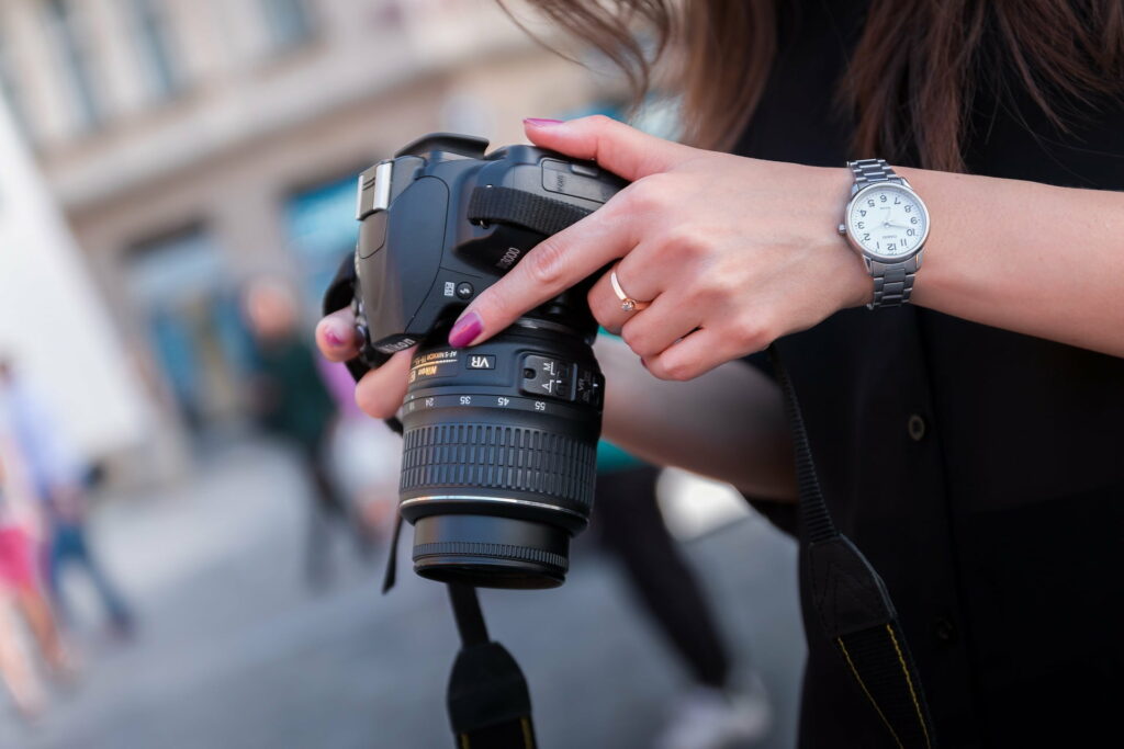 Captivating Beauty: A DSLR Snapshot of an Adorably Cute Girl in an HD Wallpaper Background