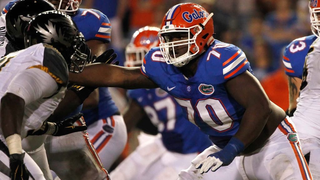 DJ Humphries Florida Gators No 70 blocking Missouri Tigers in vibrant college football game wallpaper