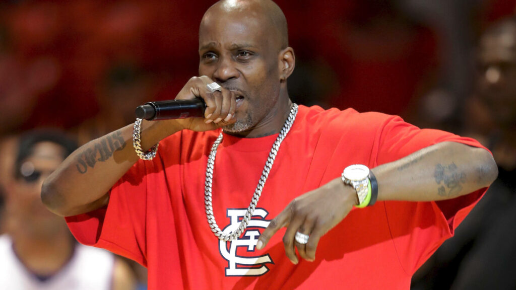 DMX performing live wearing red St Louis Cardinals shirt and silver chain with urban style Wallpaper