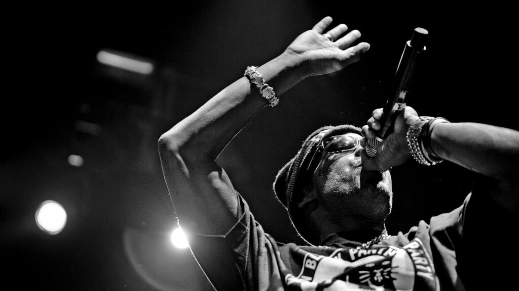 DMX black and white live performance wallpaper iconic rapper intense dynamic expression