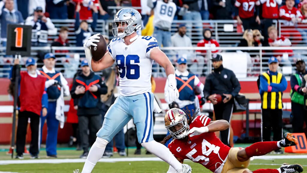 Dalton Schultz Dallas Cowboys tight end making a catch vs San Francisco 49ers stadium action wallpaper