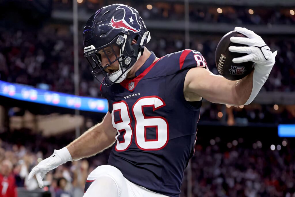 Dalton Schultz Houston Texans jersey 86 celebrates touchdown dynamic football game day action Wallpaper