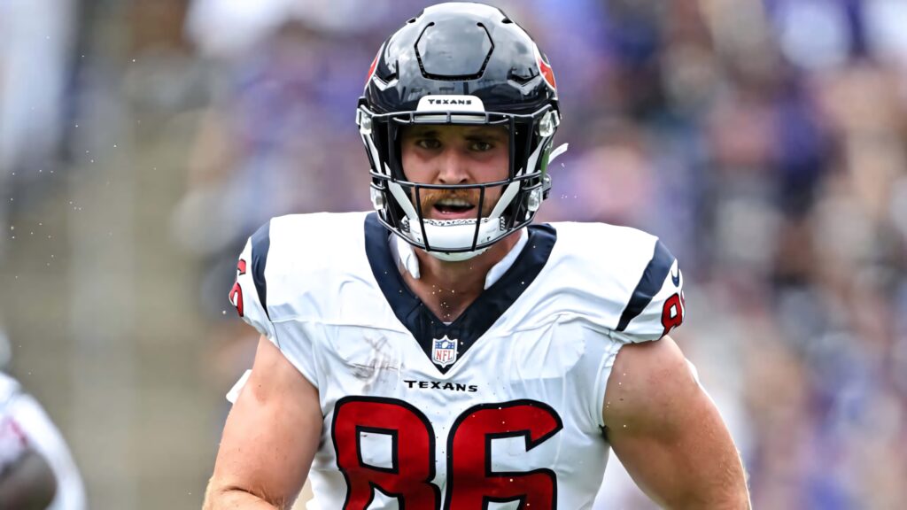 Dalton Schultz Houston Texans #86 intense focus dynamic action football field wallpaper image