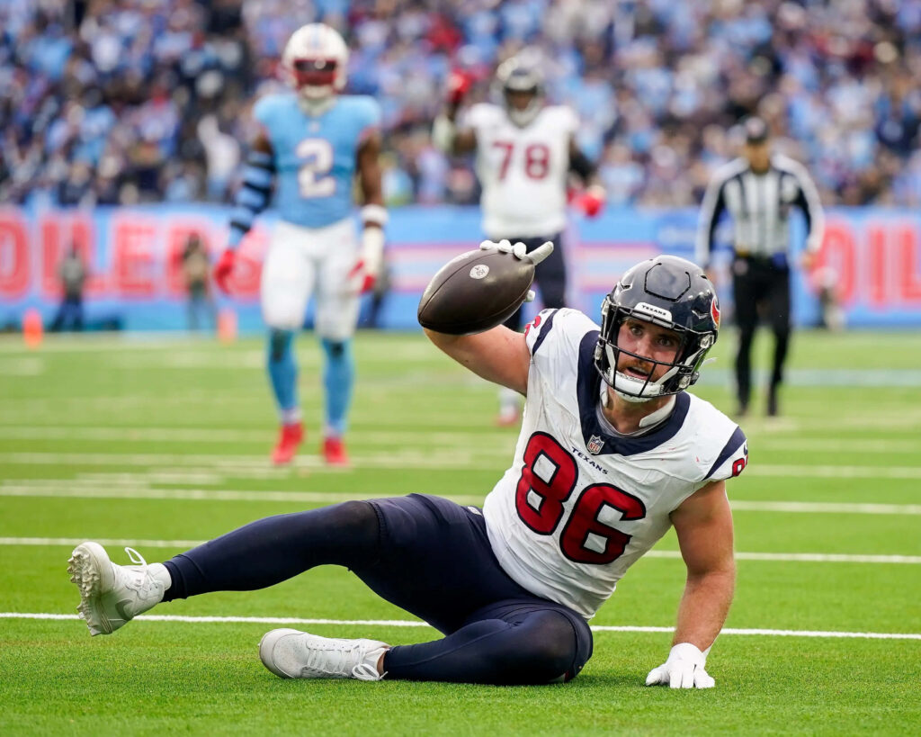 Dalton Schultz Houston Texans touchdown celebration on green turf football wallpaper background