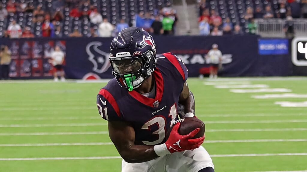 Dameon Pierce Houston Texans running back intense action football dynamic wallpaper background
