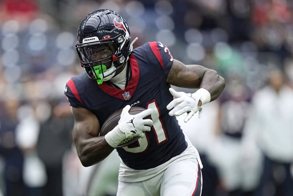 Dameon Pierce Houston Texans running back in navy red uniform showcasing athletic action energy Wallpaper