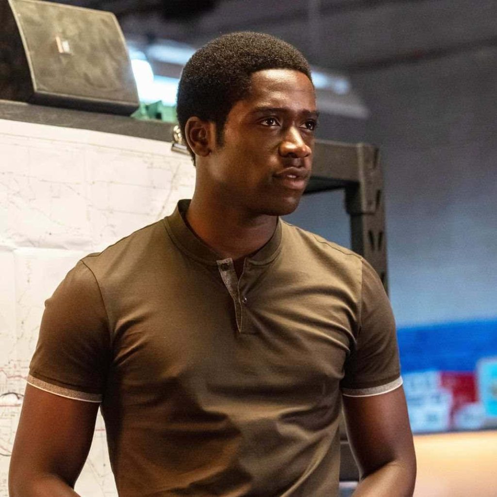 Damson Idris as Franklin Saint intense gaze in casual olive Henley Snowfall crime drama wallpaper