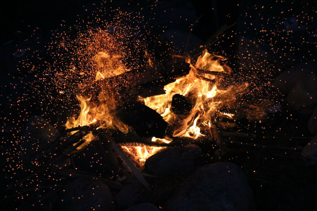 Glowing Embers: A Mesmerizing 5K Bonfire Experience Wallpaper