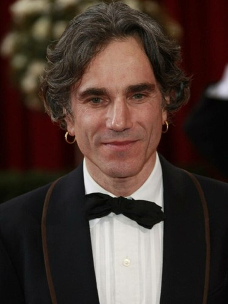 Daniel Day-Lewis at Oscars 2008 in black tuxedo bow tie gold earrings red curtain elegant award moment Wallpaper