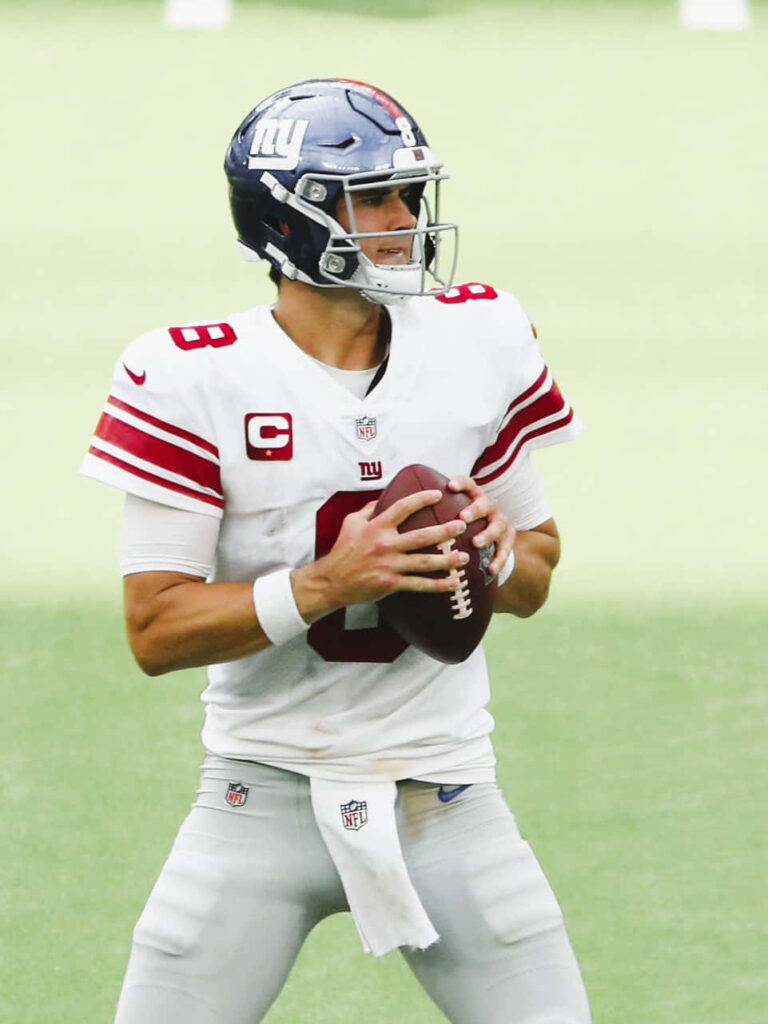 Daniel Jones in New York Giants number 8 uniform focused poised gripping football NFL quarterback Wallpaper