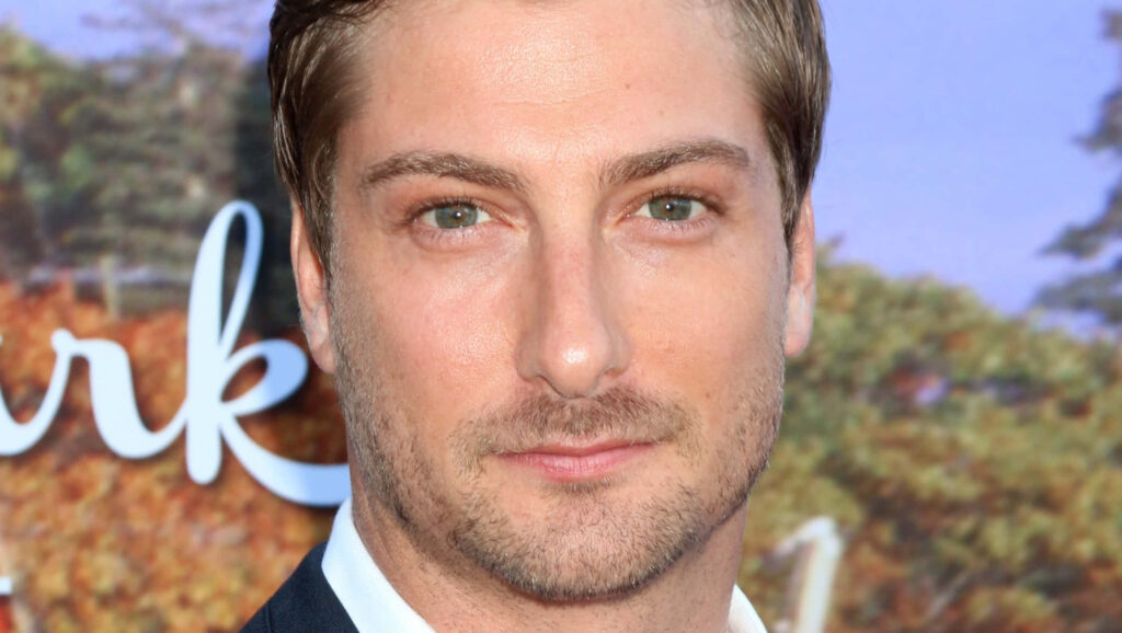 Daniel Lissing close-up portrait with expressive green eyes warm natural lighting wallpaper background