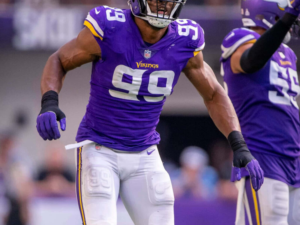 Danielle Hunter Minnesota Vikings intense action powerful athleticism purple white uniform game Wallpaper
