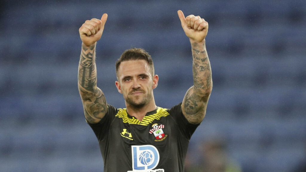 Danny Ings in Southampton away kit thumbs up celebrating with tattoos visible under stadium lights Wallpaper