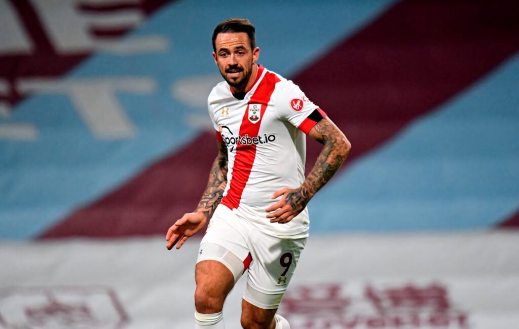 Danny Ings in Southampton FC kit running passionately with stadium background wallpaper