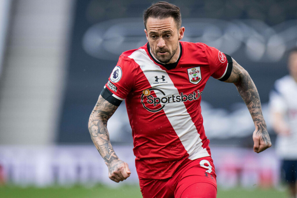 Danny Ings sprinting for Southampton FC in red white kit dynamic football action wallpaper background