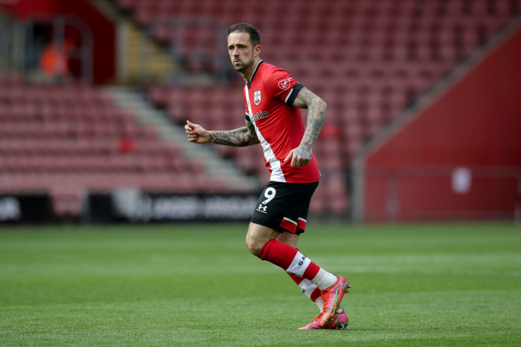 Danny Ings in Southampton number 9 kit on pitch showing focus and determination wallpaper