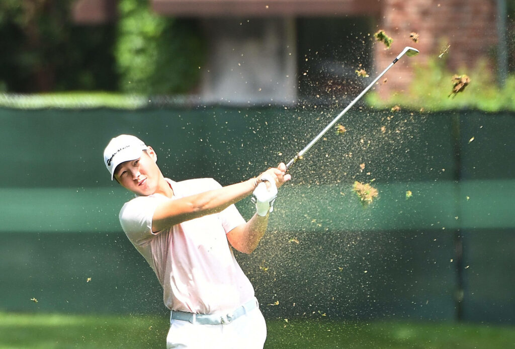 Danny Lee mid golf swing spraying grass motion athletic focus lush green course wallpaper background