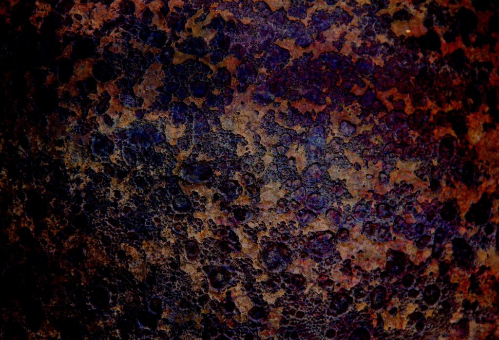 Rustic Grunge Wallpaper: Dark Earthy Tones & Intricate Texture