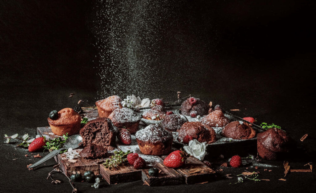 Dark Wallpaper: Muffins, Fruits & Powdered Sugar Scene Background