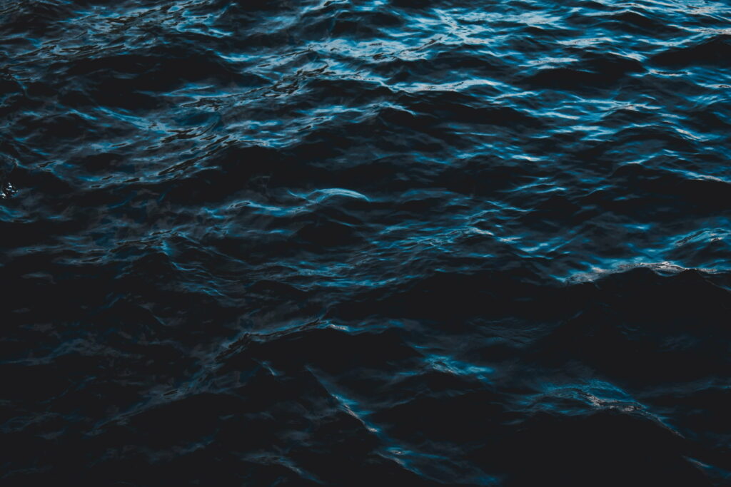 Tranquil Depths: Mesmerizing Sea Waves in Dark Ripple Patterns - Stunning 4K Wallpaper