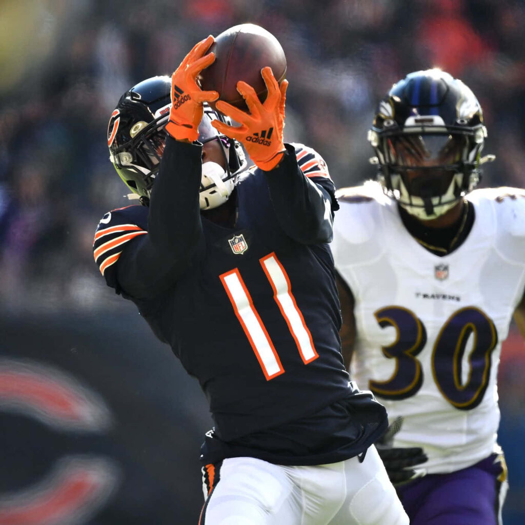 Darnell Mooney making an acrobatic catch in Chicago Bears uniform with vibrant action background Wallpaper