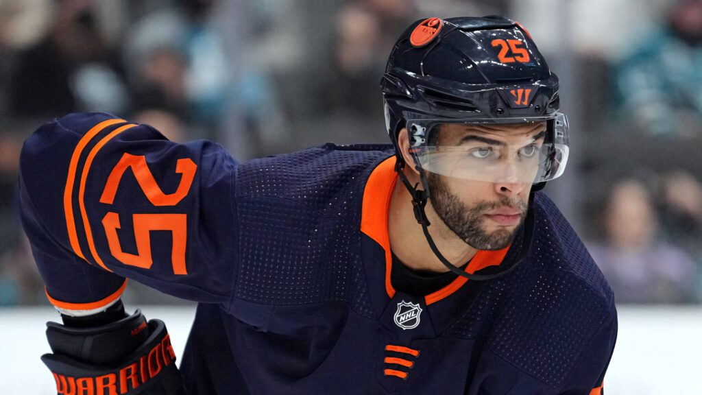 Darnell Nurse in navy Edmonton Oilers jersey number 25 intense action vs Flames 2022 NHL game Wallpaper