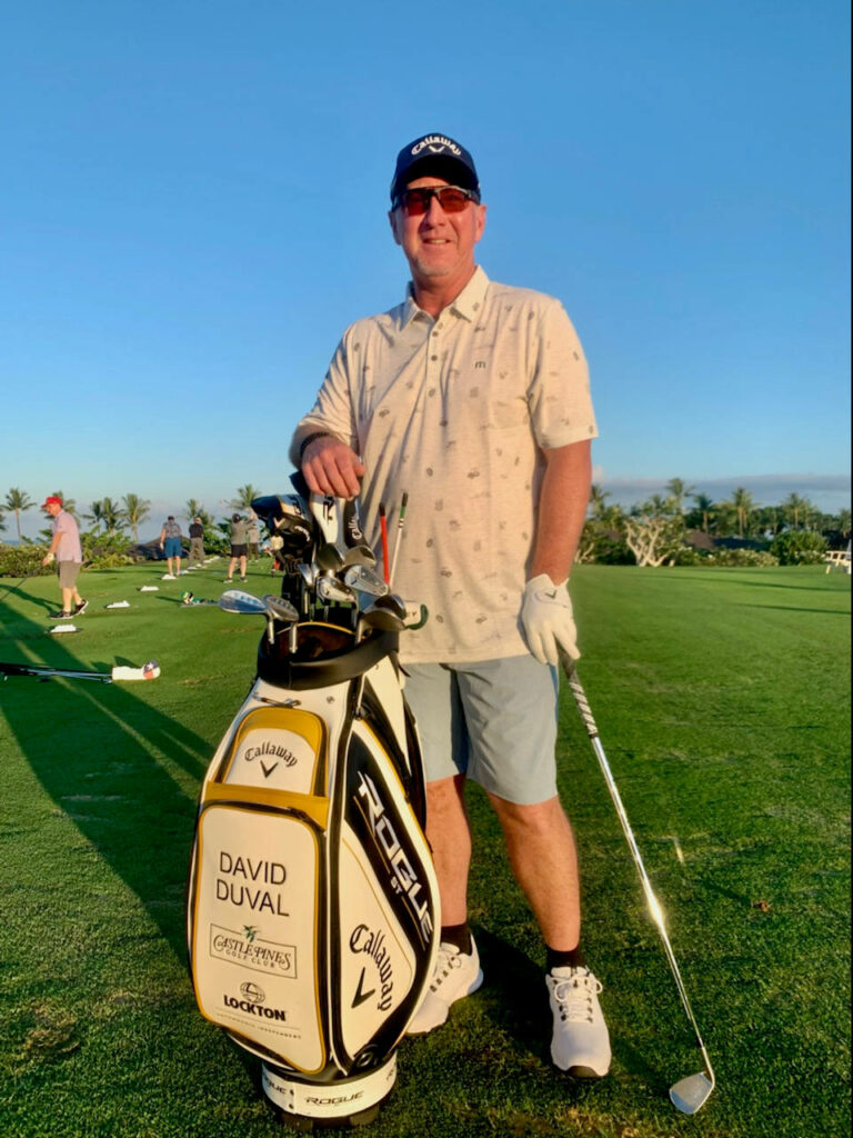 David Duval smiling on golf course at sunset with personalized Callaway golf bag and palm trees Wallpaper