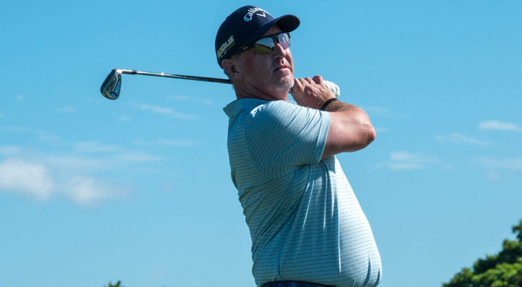 David Duval mid-swing golf shot on clear course with vivid blue sky focused athletic form wallpaper