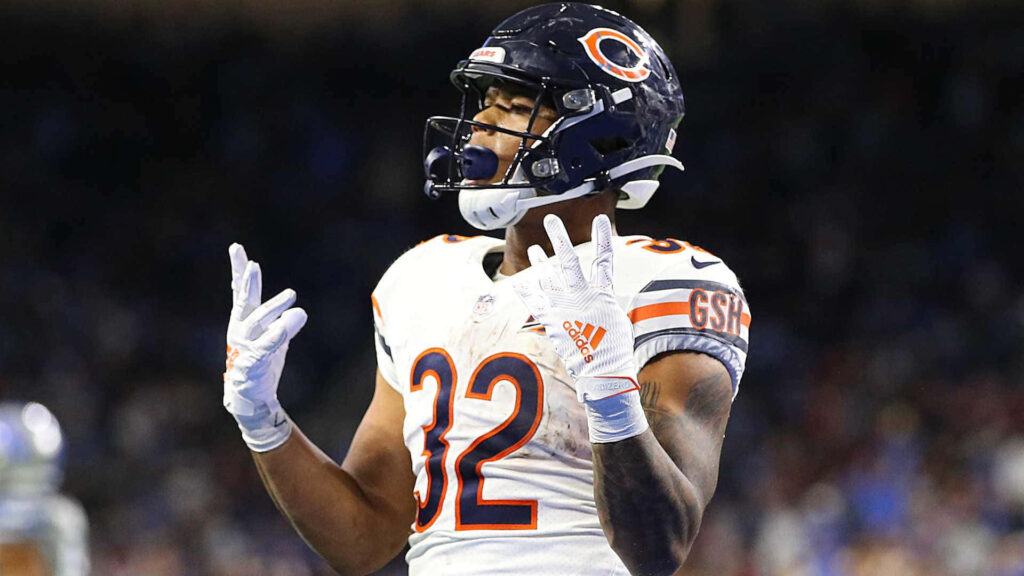 David Montgomery Chicago Bears intense game action wearing number 32 jersey in navy orange white Wallpaper