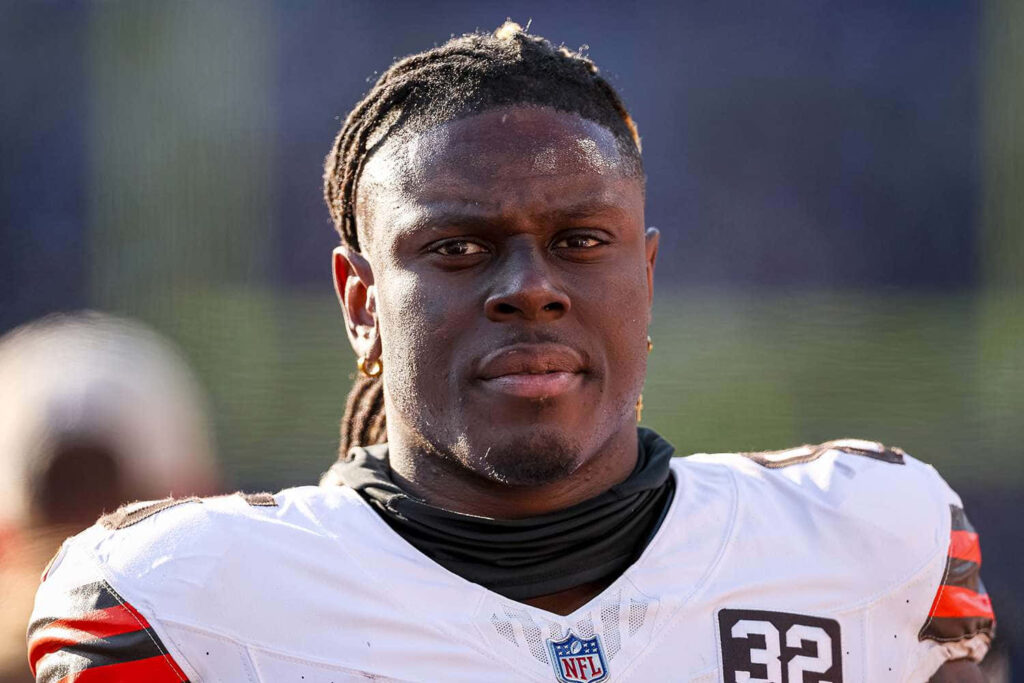 David Njoku Cleveland Browns portrait wallpaper sharp focused athleticism natural lighting