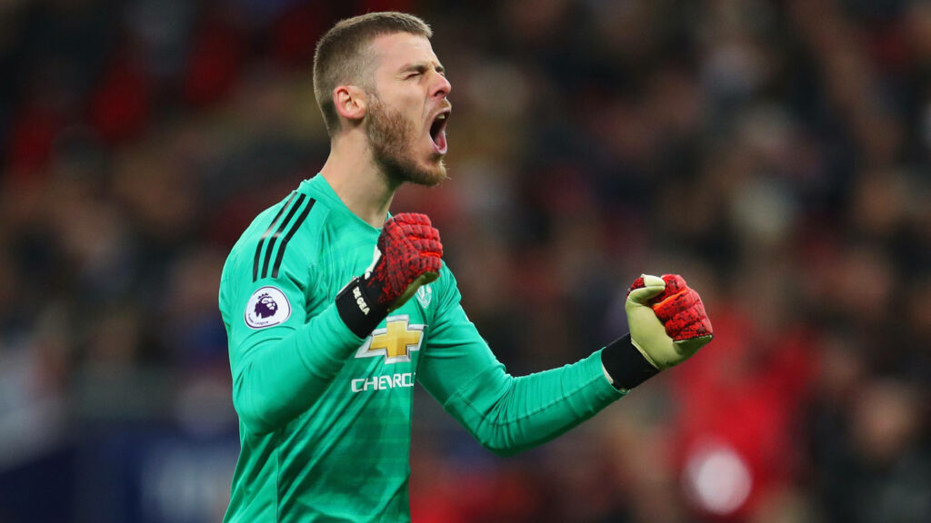 David de Gea in green Manchester United goalkeeper kit celebrates victory with clenched fists Wallpaper
