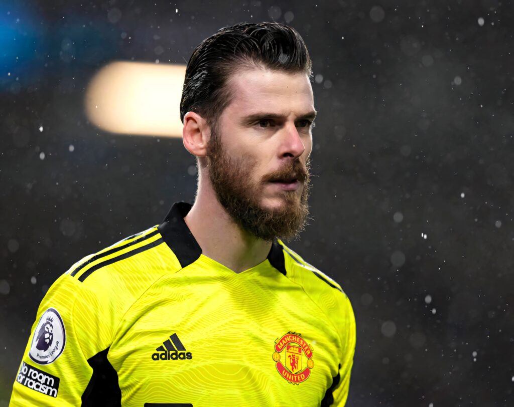 David de Gea focused in yellow Manchester United kit with raindrops and dramatic lighting close-up Wallpaper
