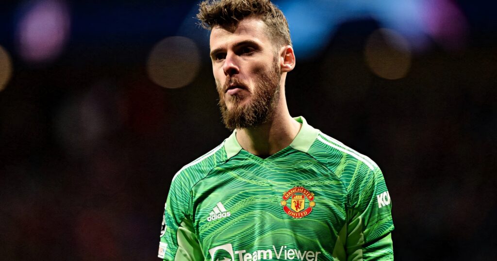 David de Gea in green Manchester United kit making a save during intense football match action Wallpaper